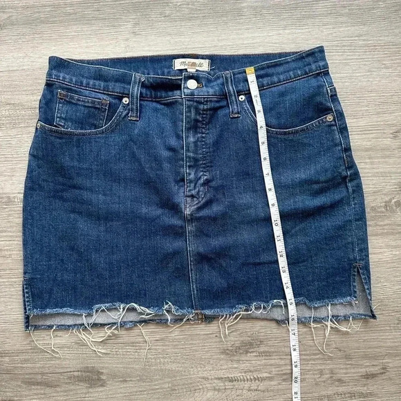 Madewell denim mini skirt size 32 still summer ☀️🏖️🍹 - Picture 3 of 5